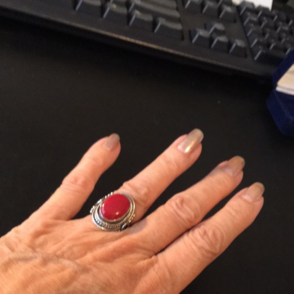 Red Jade Gemstone Ring Sterling Silver Size 7 - Picture 2 of 3